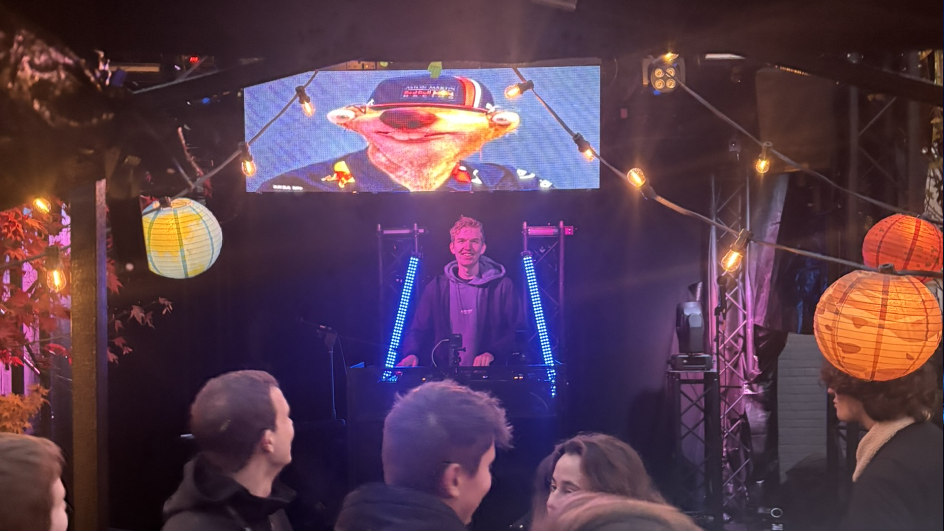 Hoevelaken on Lights - Out Of This World